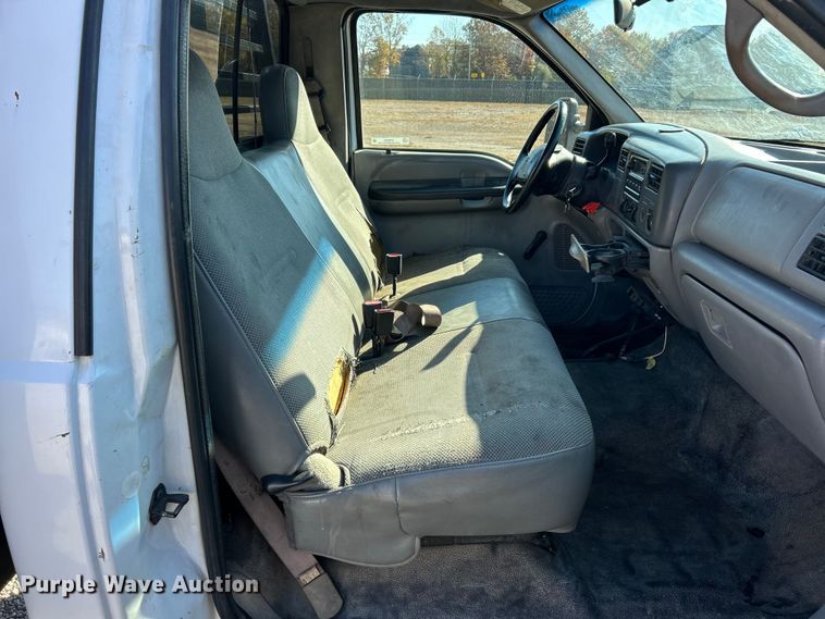 image for item ET6632 2001 Ford F450 Super Duty flatbed truck