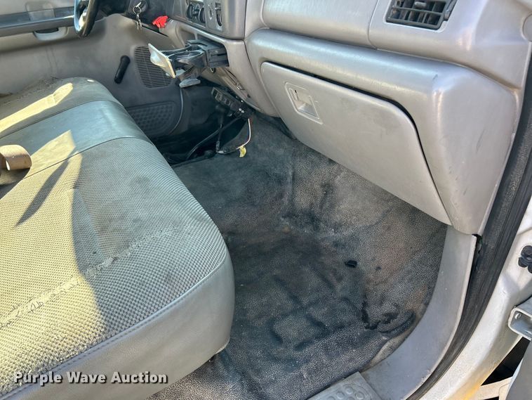 image for item ET6632 2001 Ford F450 Super Duty flatbed truck