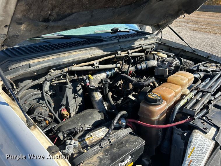 image for item ET6632 2001 Ford F450 Super Duty flatbed truck