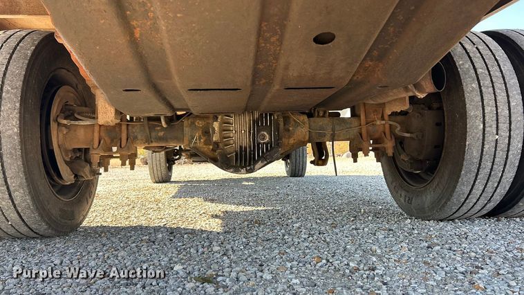 image for item ET6632 2001 Ford F450 Super Duty flatbed truck