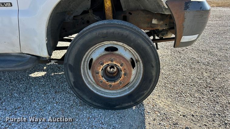 image for item ET6632 2001 Ford F450 Super Duty flatbed truck