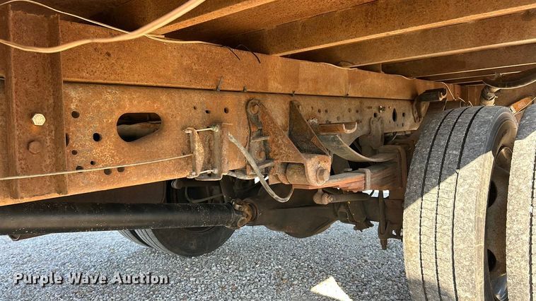 image for item ET6632 2001 Ford F450 Super Duty flatbed truck