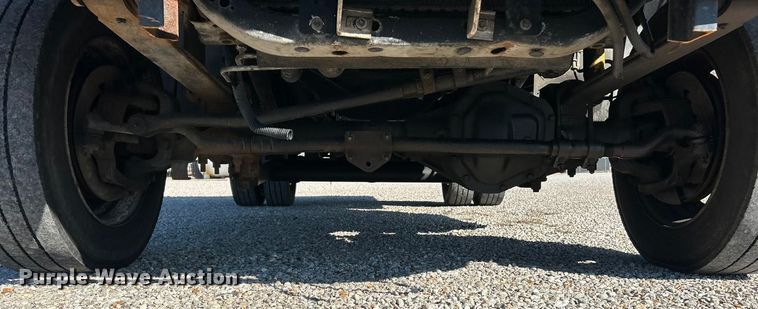 image for item ET6632 2001 Ford F450 Super Duty flatbed truck