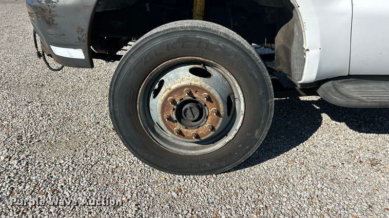 image for item ET6632 2001 Ford F450 Super Duty flatbed truck