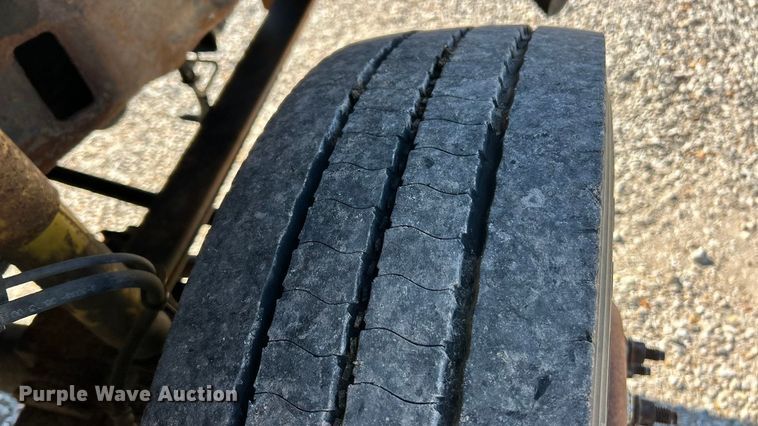 image for item ET6632 2001 Ford F450 Super Duty flatbed truck