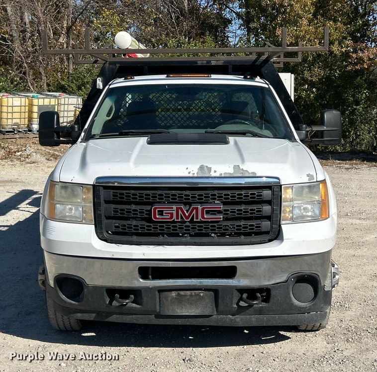 image for item ET6634 2013 GMC Sierra 3500HD flatbed pickup truck