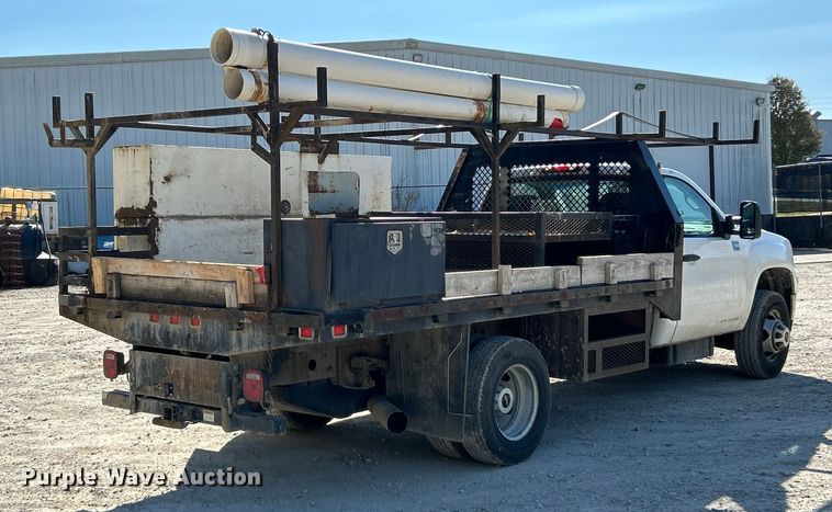 image for item ET6634 2013 GMC Sierra 3500HD flatbed pickup truck