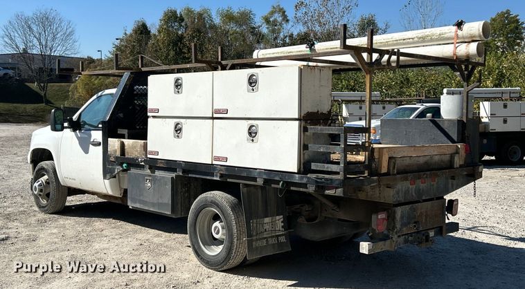 image for item ET6634 2013 GMC Sierra 3500HD flatbed pickup truck