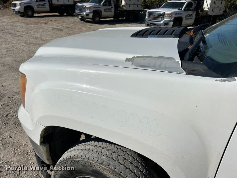 image for item ET6634 2013 GMC Sierra 3500HD flatbed pickup truck