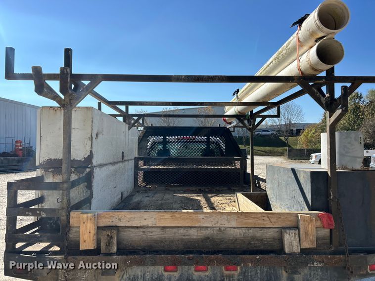 image for item ET6634 2013 GMC Sierra 3500HD flatbed pickup truck