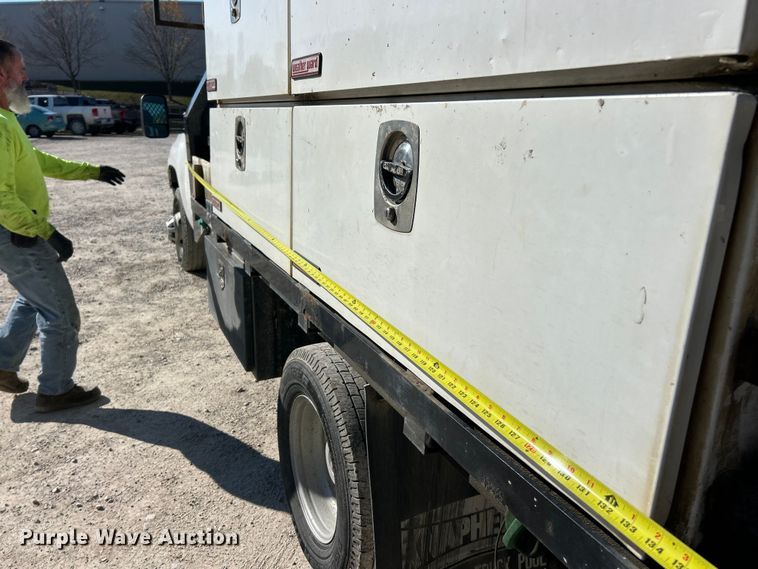 image for item ET6634 2013 GMC Sierra 3500HD flatbed pickup truck