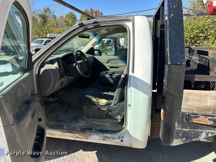 image for item ET6634 2013 GMC Sierra 3500HD flatbed pickup truck