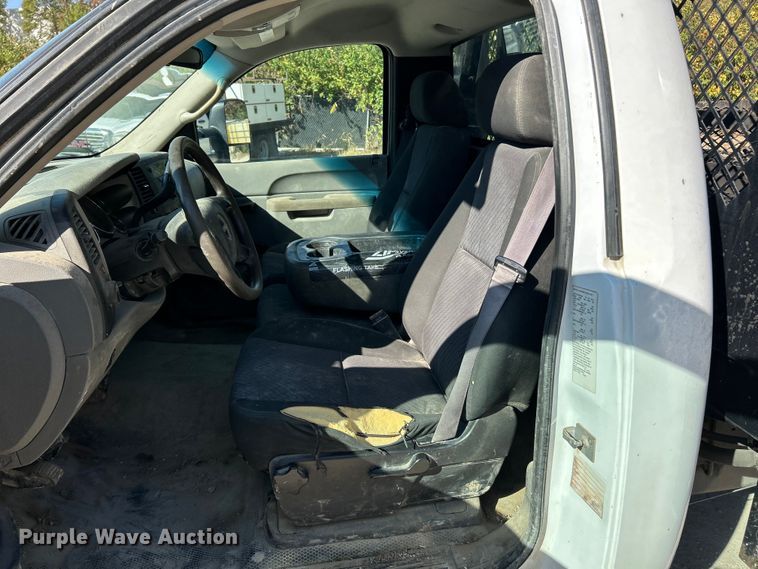 image for item ET6634 2013 GMC Sierra 3500HD flatbed pickup truck