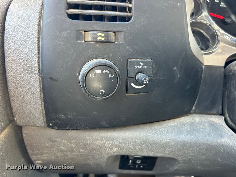 image for item ET6634 2013 GMC Sierra 3500HD flatbed pickup truck