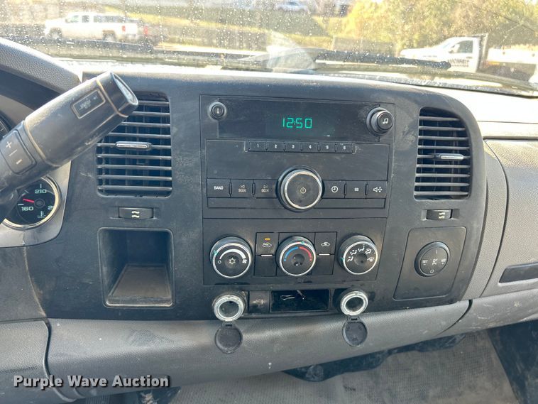 image for item ET6634 2013 GMC Sierra 3500HD flatbed pickup truck