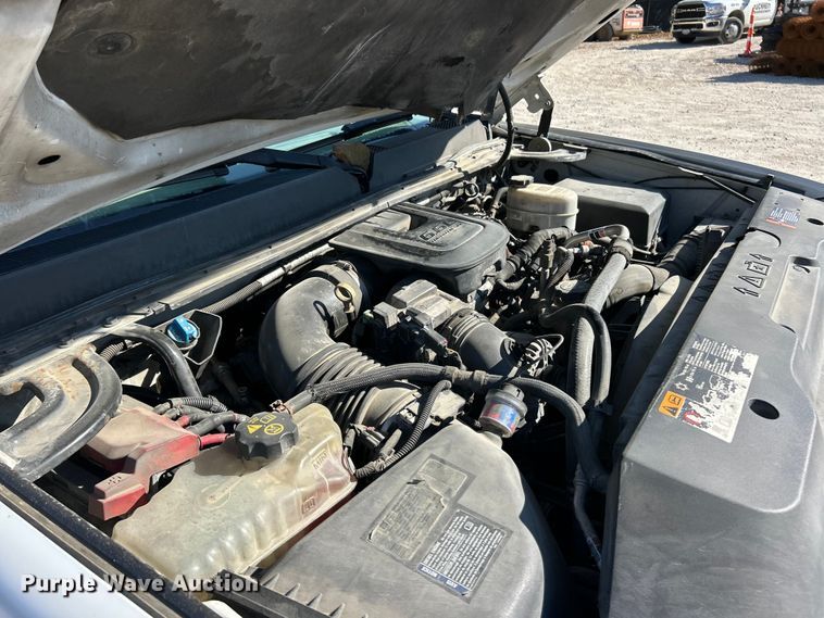 image for item ET6634 2013 GMC Sierra 3500HD flatbed pickup truck