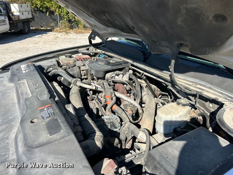 image for item ET6634 2013 GMC Sierra 3500HD flatbed pickup truck