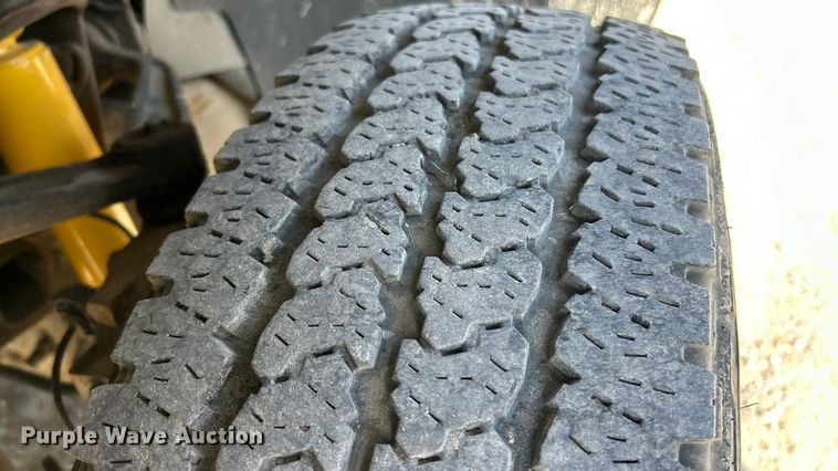 image for item ET6634 2013 GMC Sierra 3500HD flatbed pickup truck