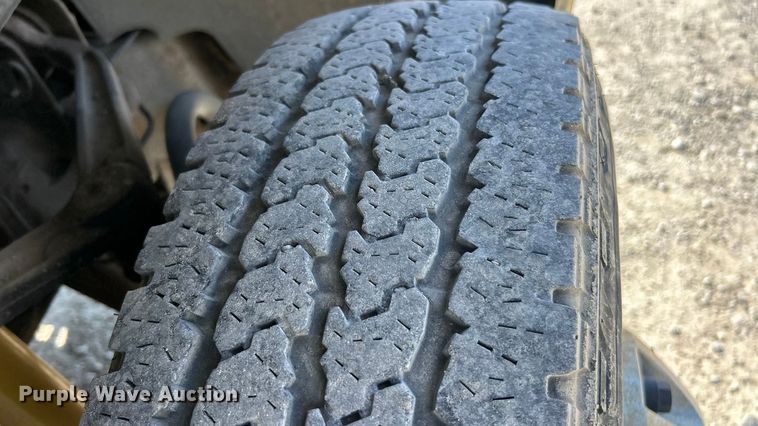 image for item ET6634 2013 GMC Sierra 3500HD flatbed pickup truck