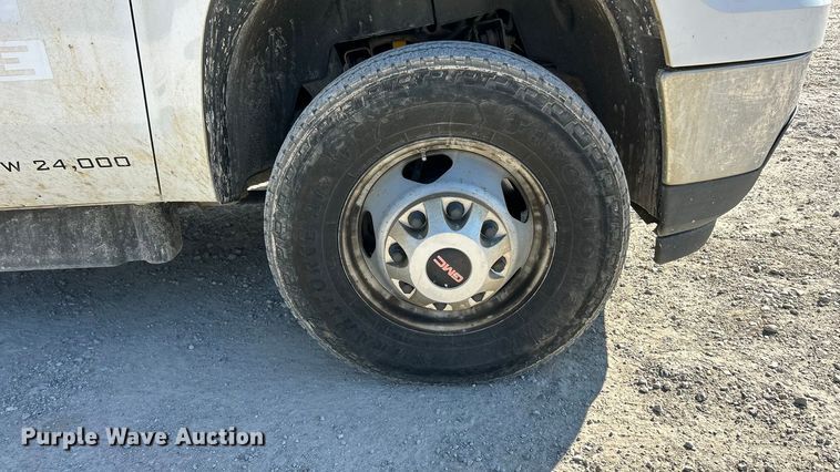 image for item ET6634 2013 GMC Sierra 3500HD flatbed pickup truck