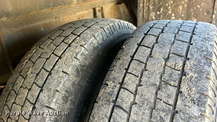 image for item ET6634 2013 GMC Sierra 3500HD flatbed pickup truck