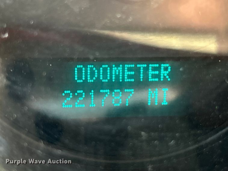 image for item ET6634 2013 GMC Sierra 3500HD flatbed pickup truck