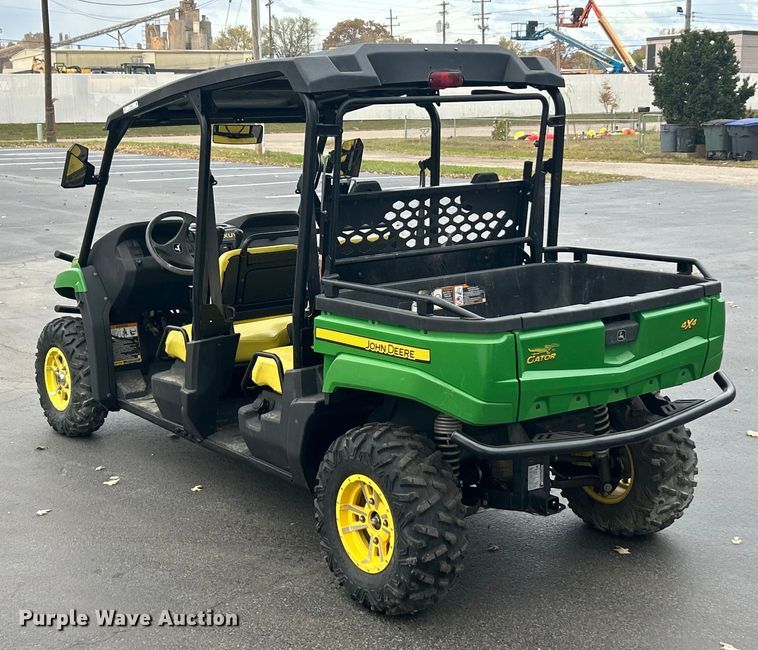 image for item ET6635 2012 John Deere XUV 550 utility vehicle