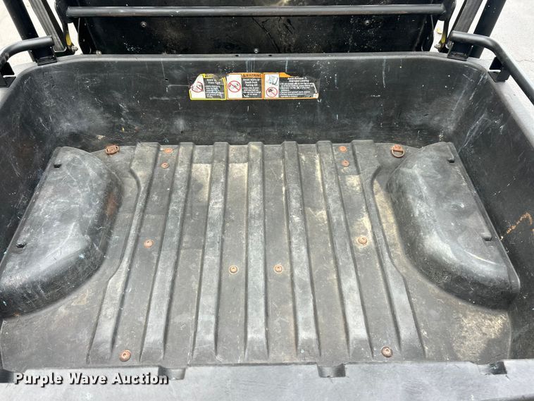 image for item ET6635 2012 John Deere XUV 550 utility vehicle