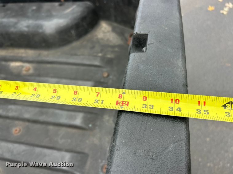 image for item ET6635 2012 John Deere XUV 550 utility vehicle