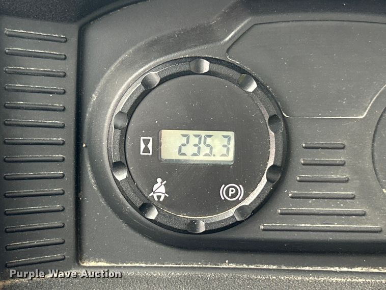 image for item ET6635 2012 John Deere XUV 550 utility vehicle