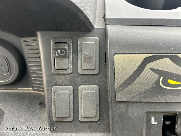 image for item ET6635 2012 John Deere XUV 550 utility vehicle