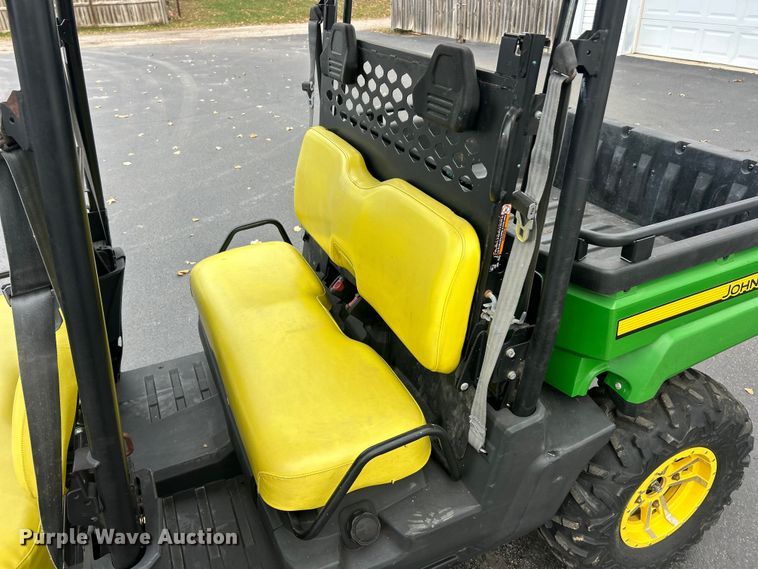 image for item ET6635 2012 John Deere XUV 550 utility vehicle