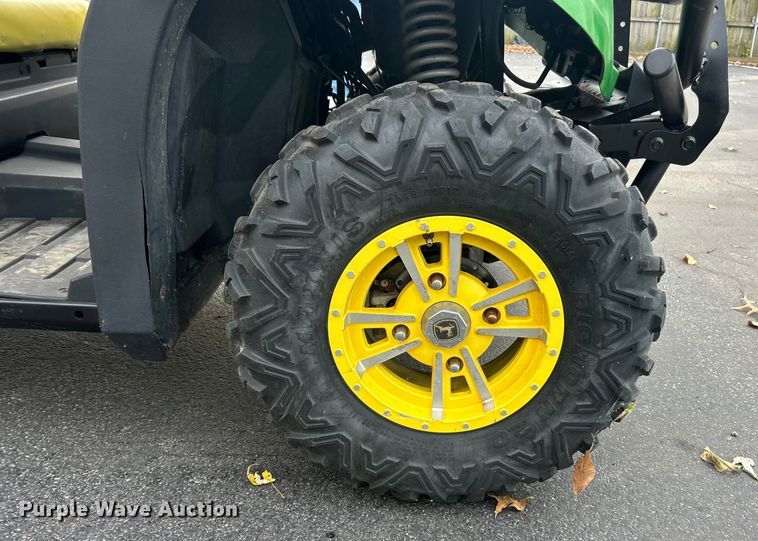 image for item ET6635 2012 John Deere XUV 550 utility vehicle