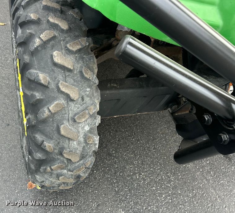 image for item ET6635 2012 John Deere XUV 550 utility vehicle