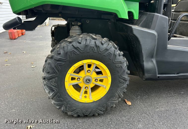 image for item ET6635 2012 John Deere XUV 550 utility vehicle