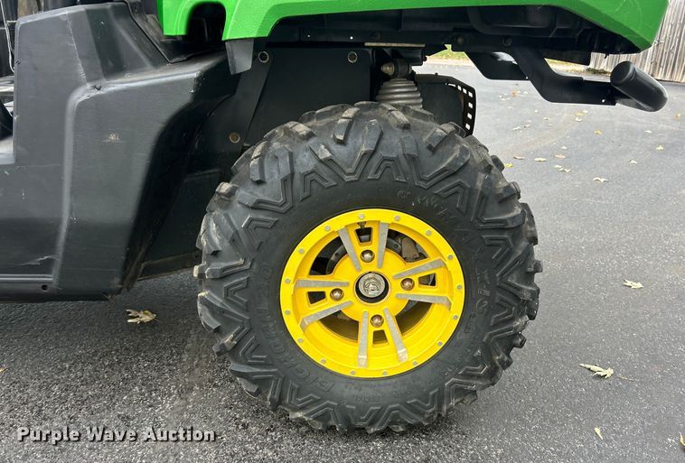 image for item ET6635 2012 John Deere XUV 550 utility vehicle