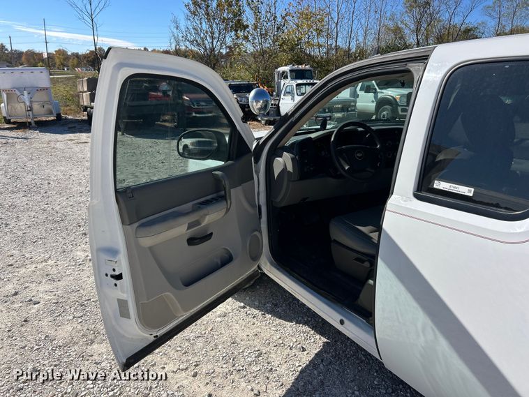 image for item ET6641 2009 Chevrolet Silverado 1500 animal control pickup truck