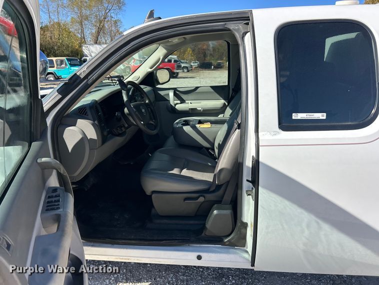 image for item ET6641 2009 Chevrolet Silverado 1500 animal control pickup truck