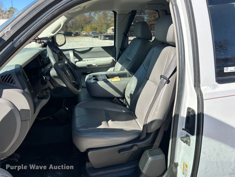 image for item ET6641 2009 Chevrolet Silverado 1500 animal control pickup truck