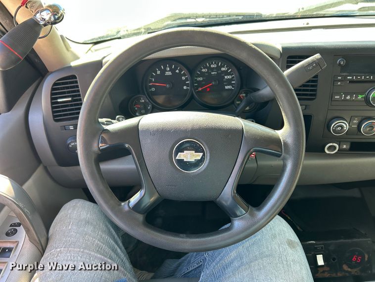 image for item ET6641 2009 Chevrolet Silverado 1500 animal control pickup truck