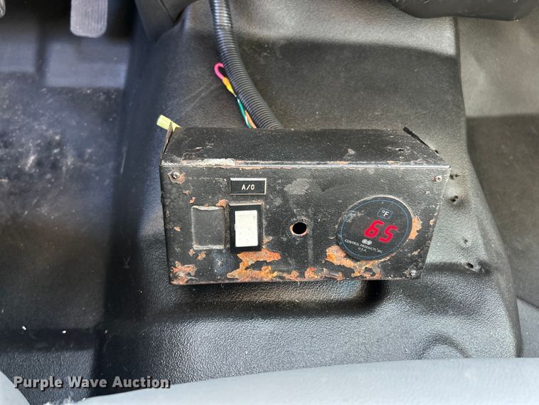 image for item ET6641 2009 Chevrolet Silverado 1500 animal control pickup truck