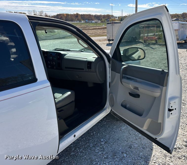 image for item ET6641 2009 Chevrolet Silverado 1500 animal control pickup truck