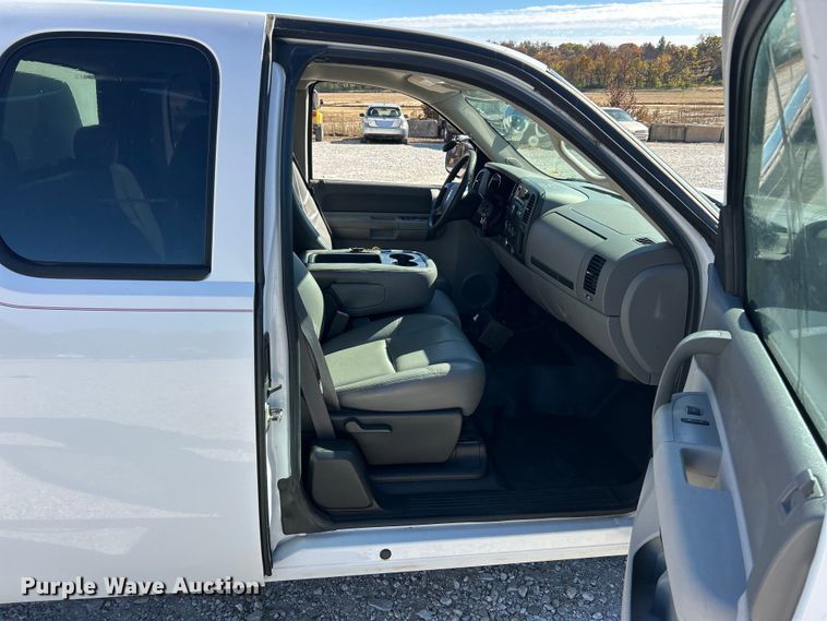 image for item ET6641 2009 Chevrolet Silverado 1500 animal control pickup truck