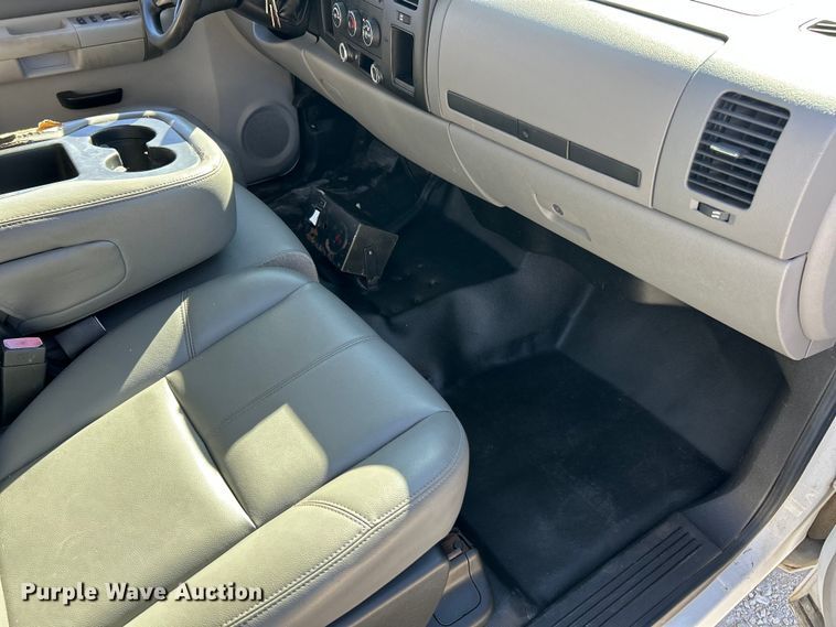 image for item ET6641 2009 Chevrolet Silverado 1500 animal control pickup truck