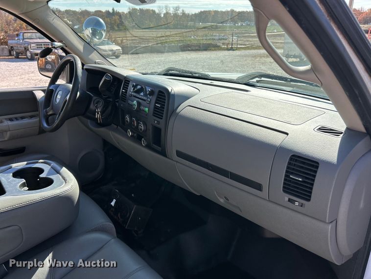 image for item ET6641 2009 Chevrolet Silverado 1500 animal control pickup truck