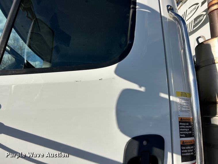 image for item ET6645 2014 Freightliner 108SD refuse truck