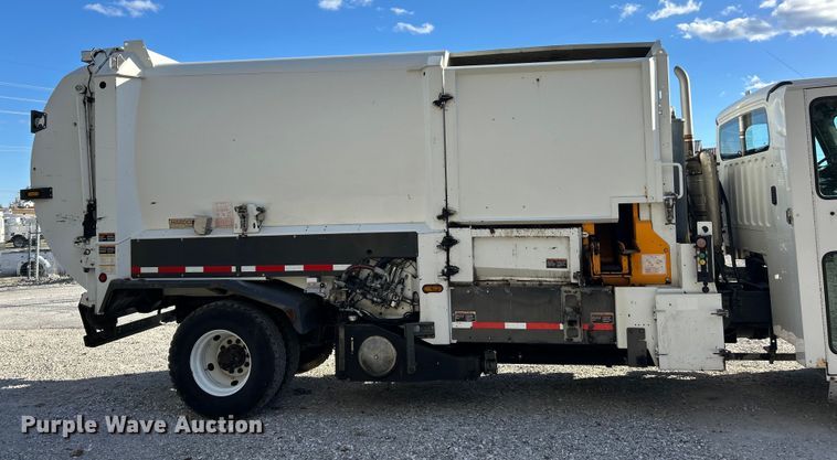 image for item ET6645 2014 Freightliner 108SD refuse truck