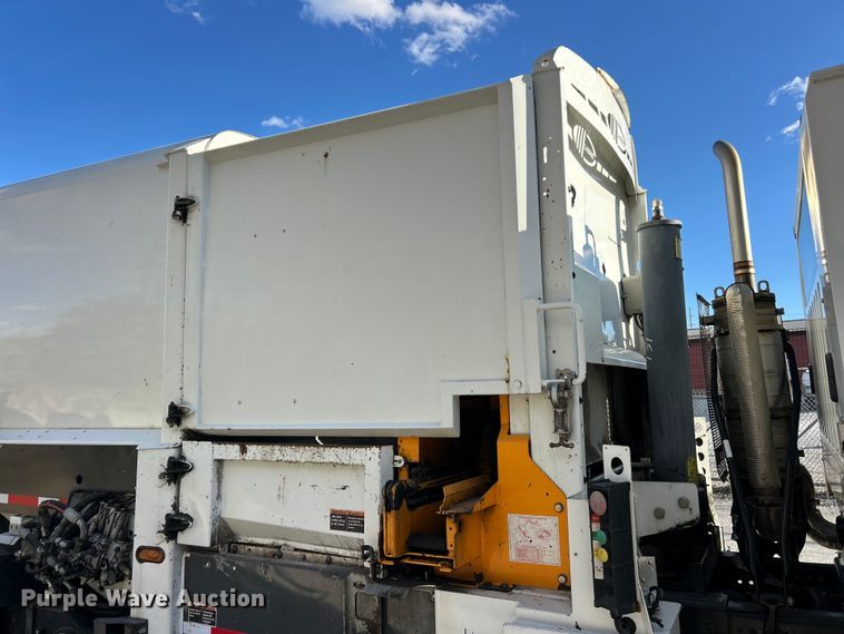 image for item ET6645 2014 Freightliner 108SD refuse truck