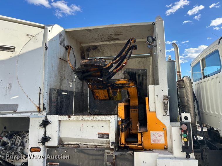 image for item ET6645 2014 Freightliner 108SD refuse truck