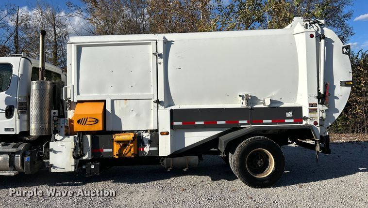 image for item ET6645 2014 Freightliner 108SD refuse truck